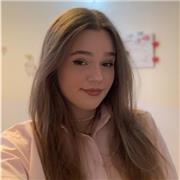 Estudiante universitaria con titulación en Educación Primaria, ESO y Bachillerato, ofrece clases para esos ciclos en Barcelona.